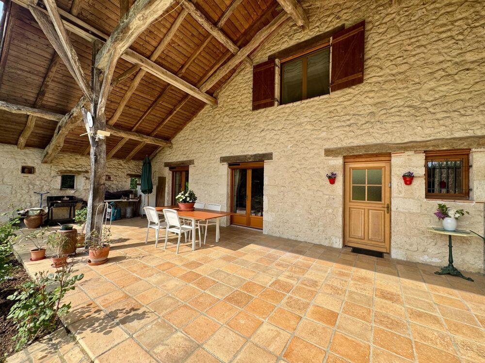 Vente Maison Propriété en pierre avec dépendances et piscine Hautefage-la-tour