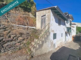 Vente Maison Une maison de village à fort potentiel, avec terrain en terrasses, vue dégagée et grand garage indépendant. Rosis