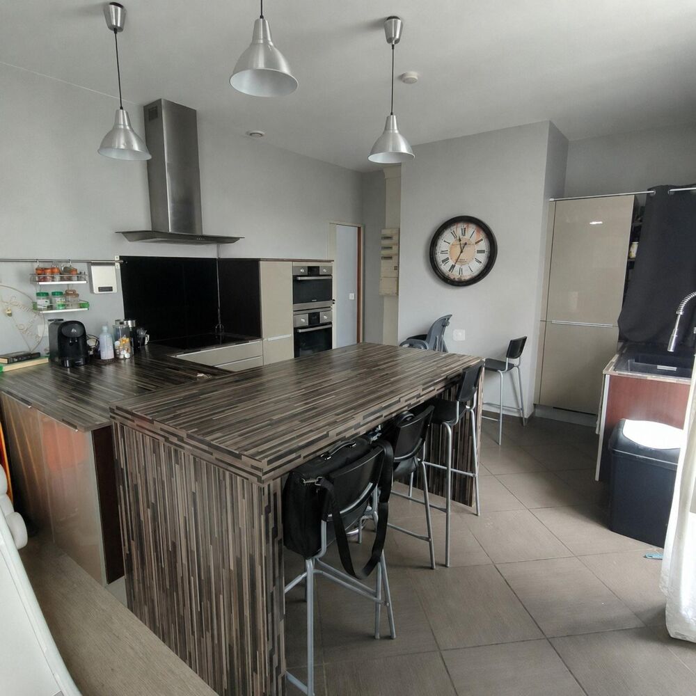 Vente Appartement Appartement de type F3 avec cuisine équipée récente avec local commercial au RDC. Pouvant être dissocié offrant la possibilité d Le chambon-feugerolles