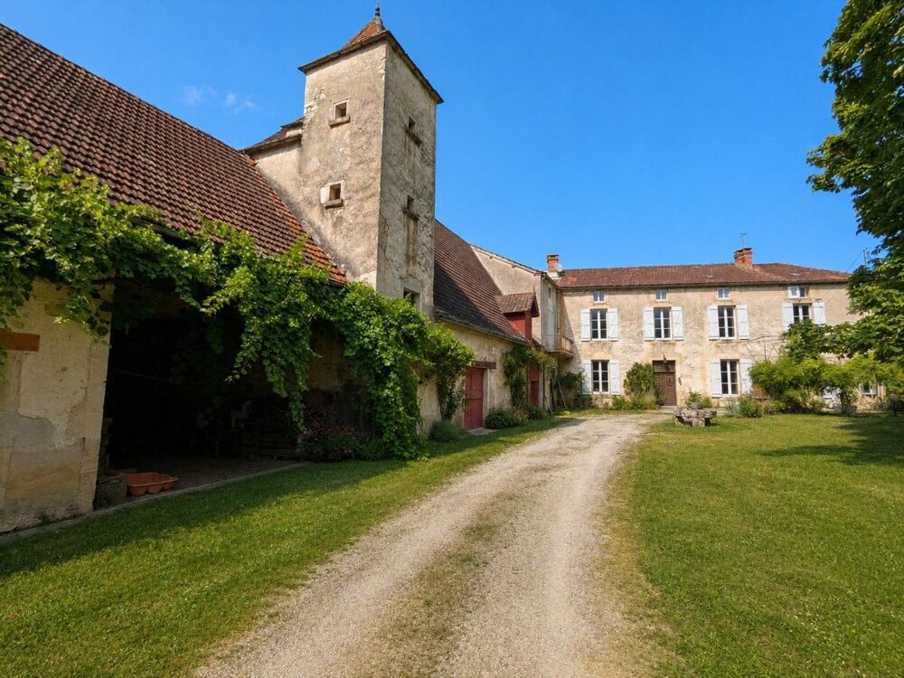 Vente Maison Ancien moulin, et dépendances dans le village. Gigouzac