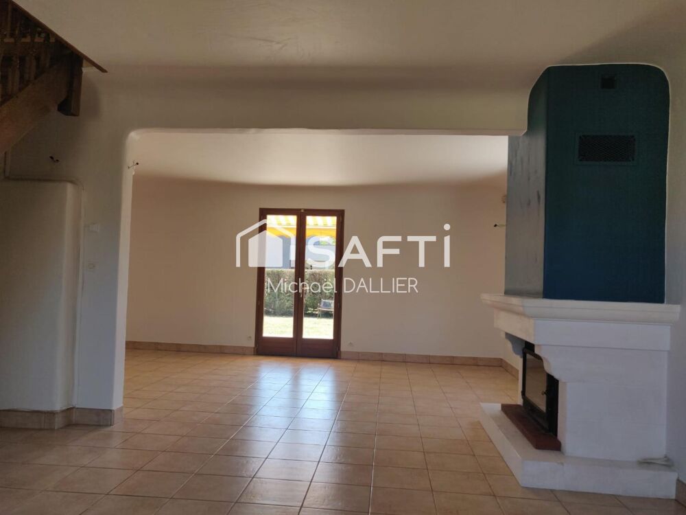 MAISON T8 DE 212m2 AVEC 5 CHAMBRES ET GARAGE.