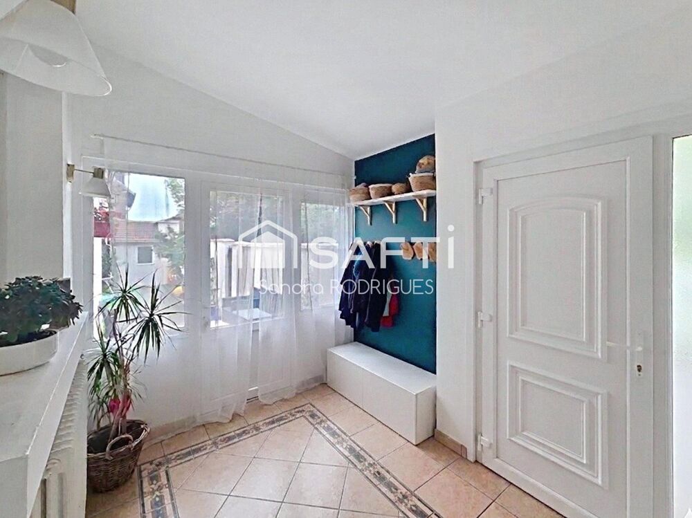 Vente Maison Maison semi mitoyenne 5 pièces  avec jardin et  garage sans travaux à prévoir, proche de toutes commodités. Tergnier