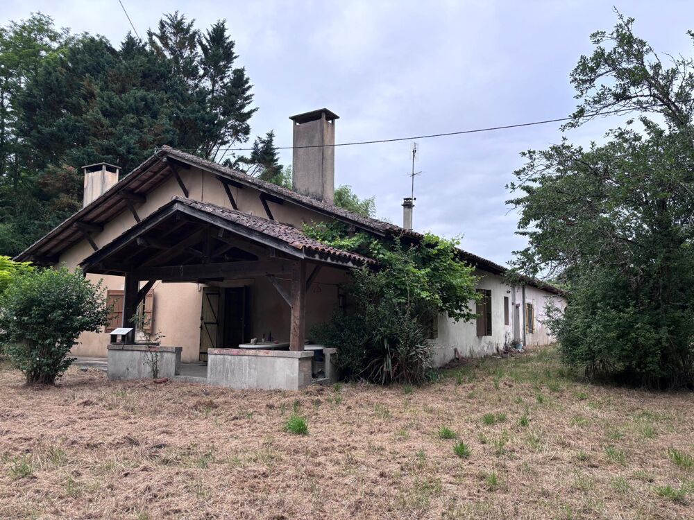 Saint-Michel-de-Castelnau  Maison à rénover avec grange et 1 hectare de terrain