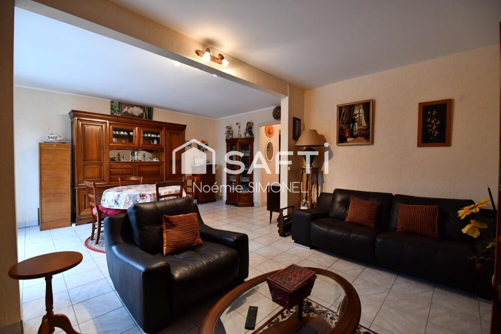 Appartement de quatre pièces !! Ravalement règle par les vendeurs !!