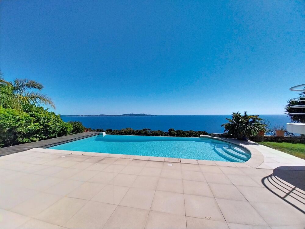 Maison 9 pièces 200 m² · à Carqueiranne · 200 m² · 2 369 000 €