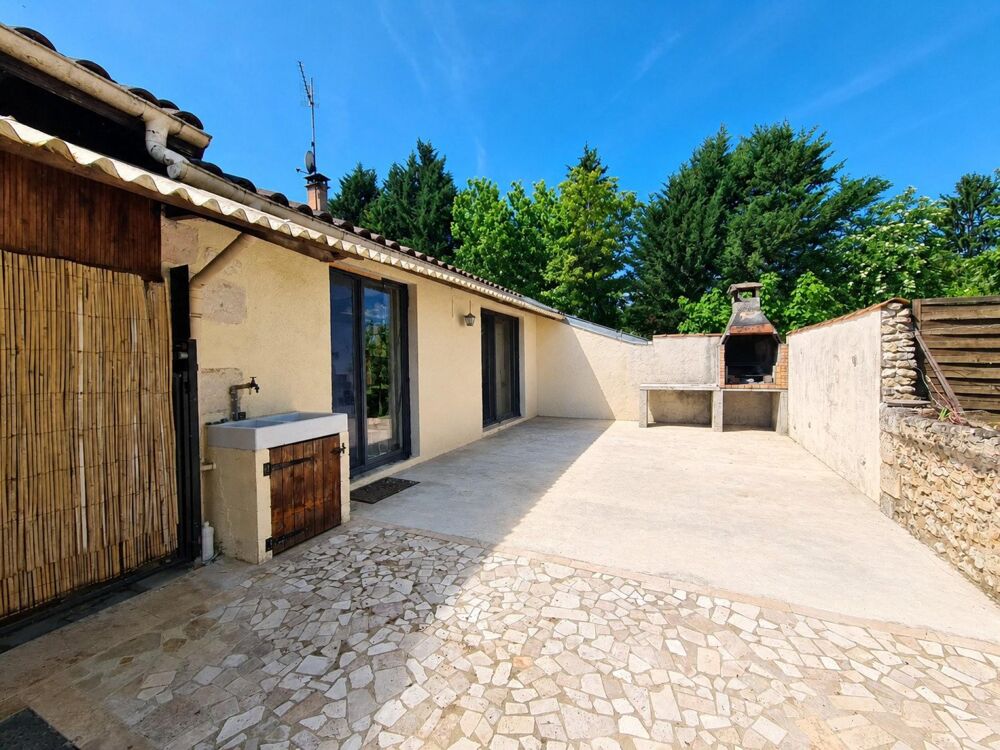Maison de caractère avec vue sur l'Isle : le charme de la campagne sans l'isolement