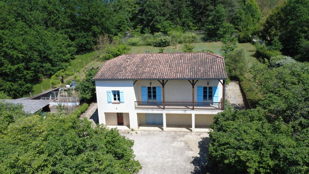 Grande maison familiale 194 m2 avec abri camping car et grands garages