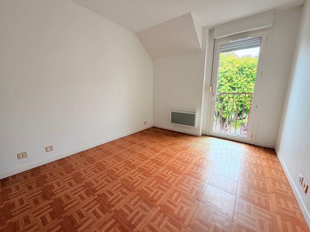 Appartement avec stationnement privatif.