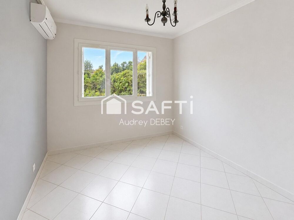 Vente Appartement SANARY – LE CHARME DU TOUT À PIED DANS UNE PETITE RÉSIDENCE - T3 LUMINEUX AVEC TERRASSE REZ DE JARDIN Sanary-sur-mer
