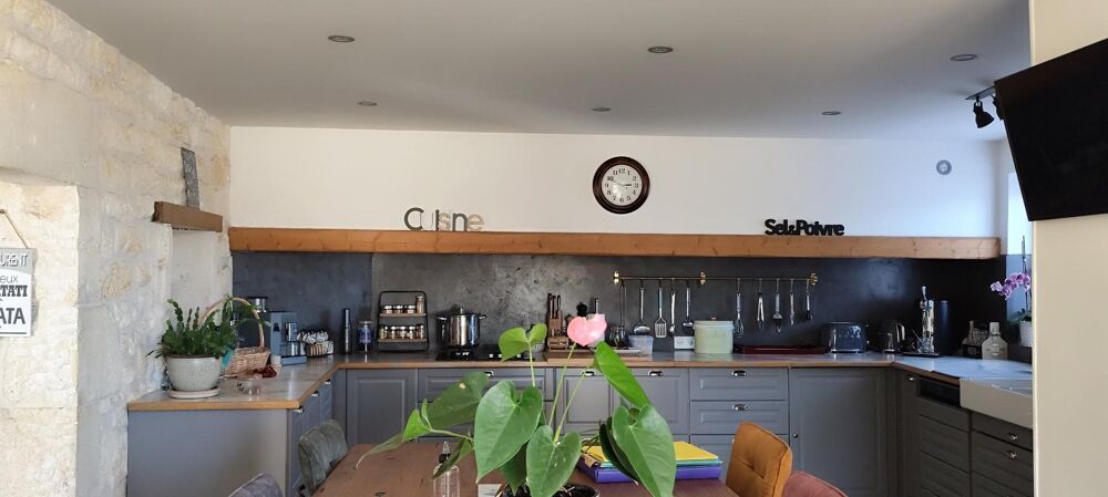 Vente Maison Charentaise en pierre rénovée avec jardin Taillant Taillant