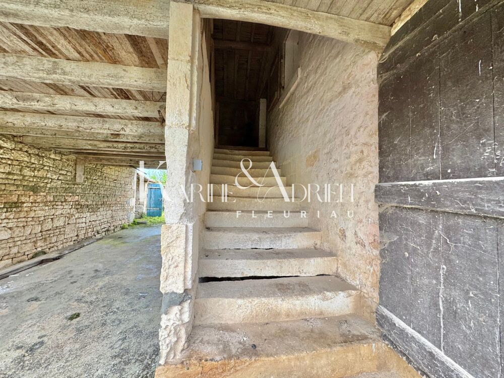Vente Maison Beau potentiel pour cette bâtisse en pierre offrant au total plus de 378m2 de bâti Saint-martin-de-fraigneau