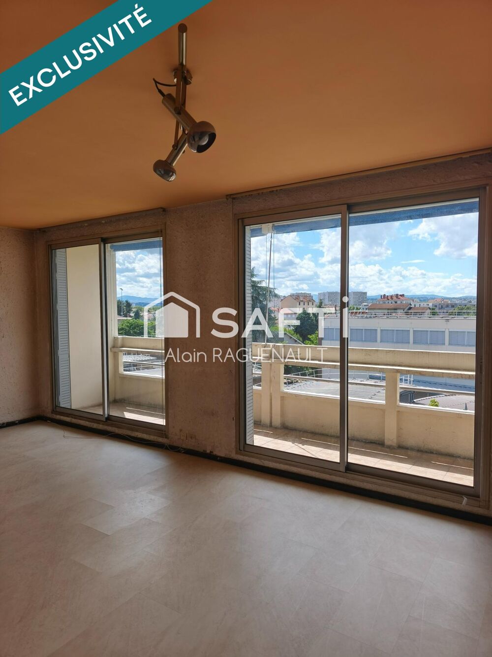 DERNIER ETAGE ( ASCENCEUR ) - LYON 8 GENERAL FRERE/ PINEL - T3 Bis de 70 M2 avec grand balcon