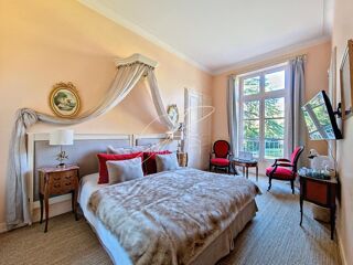  Propri�t�/ch�teau � vendre 15 + pi�ces 1450 m�