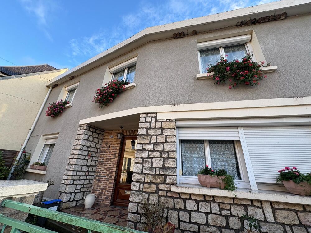 Maison de village au centre de Lignieres