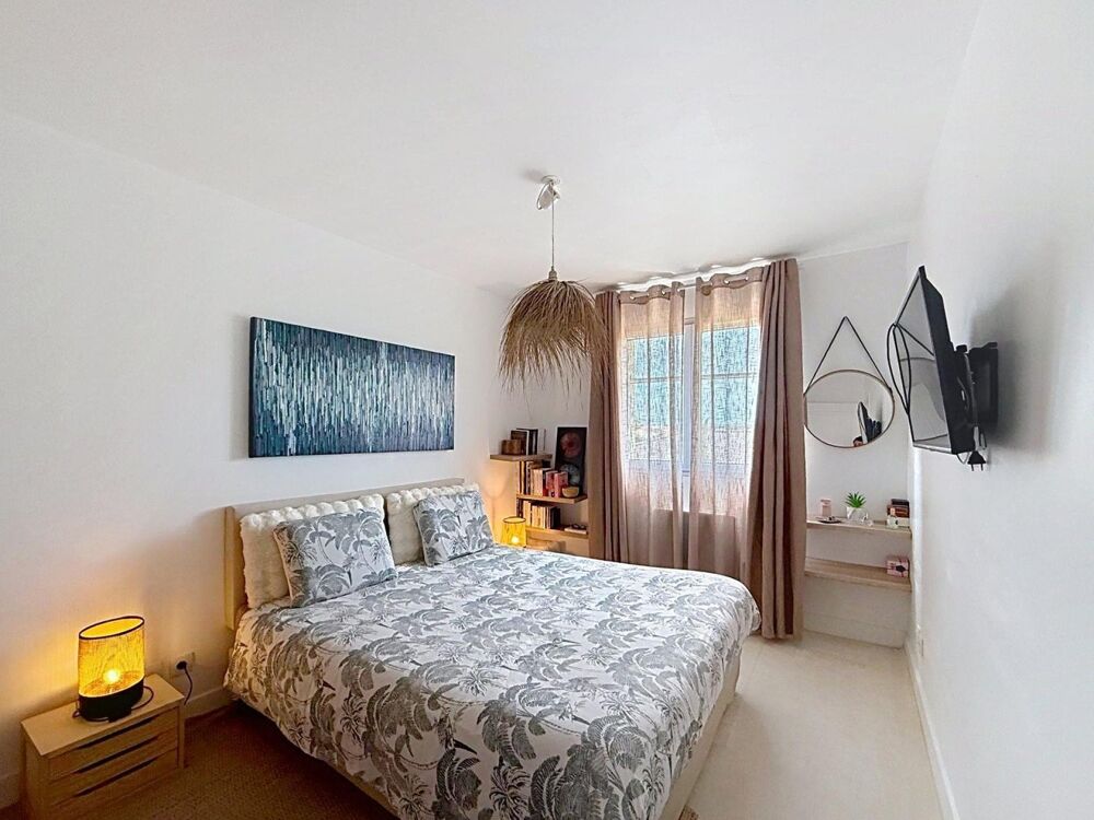 Maison 5 pièces avec piscine et studio indépendant offrant un revenu locatif