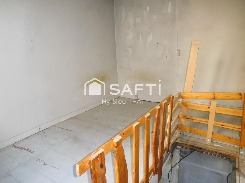 Maison de Ville, 3 niveaux, 147 m2, à Rénover, 6 pièces, (01460) Montréal la Cluse,