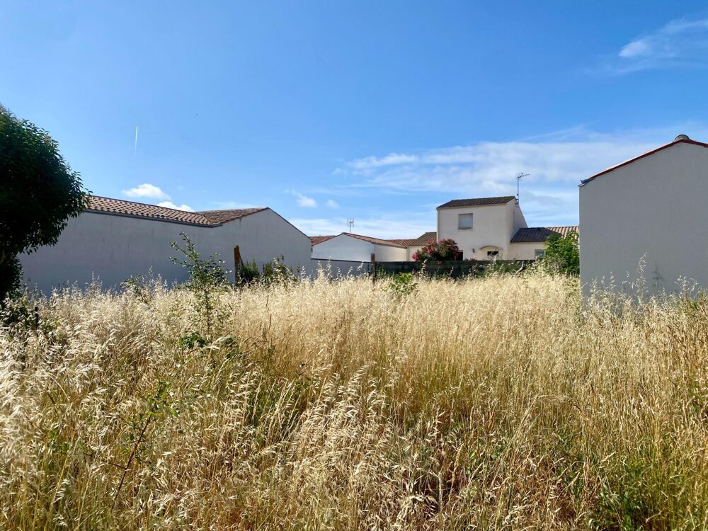 Vente Terrain TERRAIN EMPLACEMENT PRIVILEGIE A DEUX PAS DES COMMERCES - DU LITTORAL - DU PARC D'ANGOULINS ! Angoulins