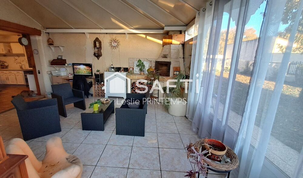 Plain pied 4 chambres avec dépendances et piscine
