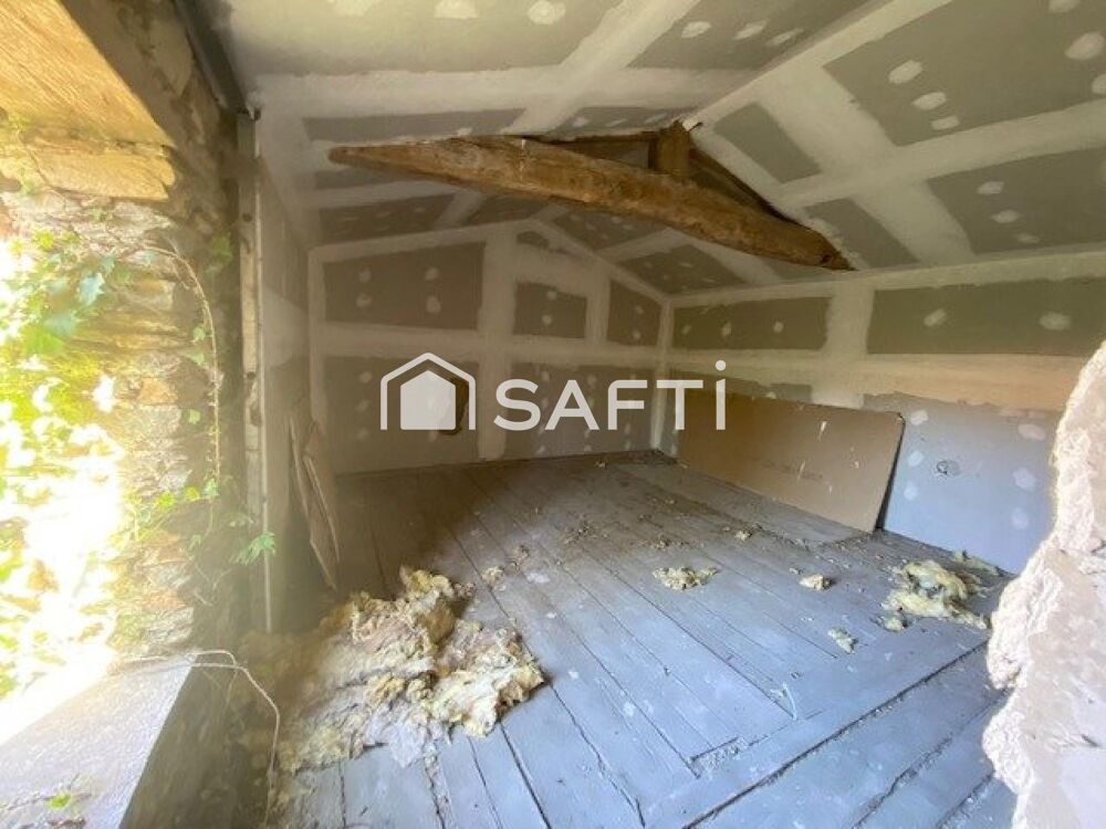 Saint Etienne de Mer Morte - Maison de 160 m² à rénover entièrement.
