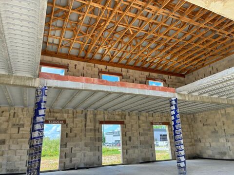   Local commercial de 250 m2 proche autoroute 