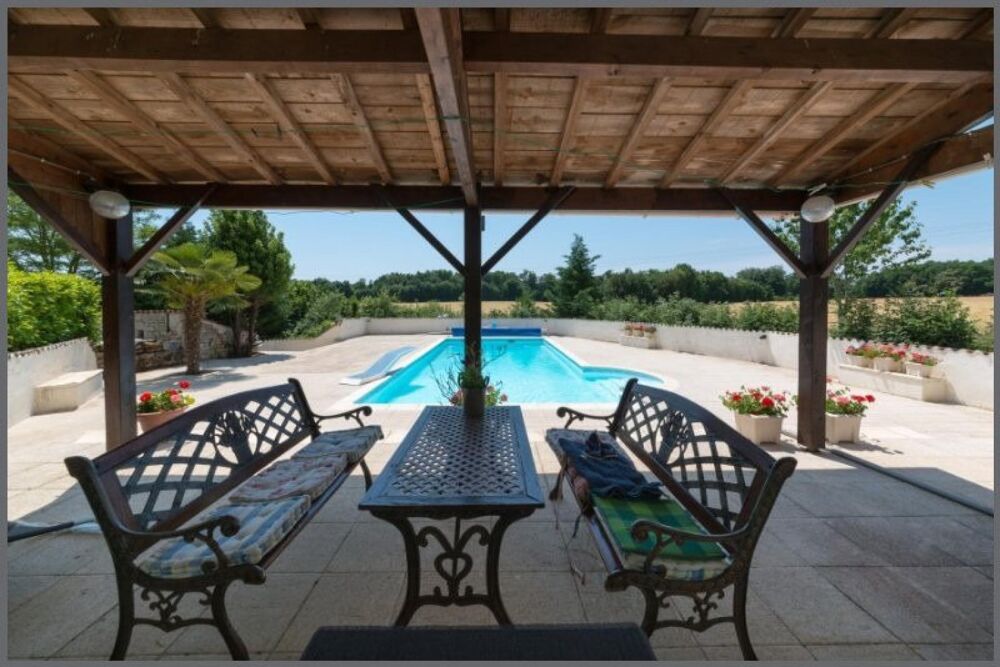 � vendre  Propri�t�/ch�teau Saint-Porchaire (17250)