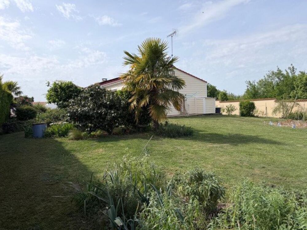 Vente Maison Saint-Hilaire-la-Forêt – Propriété entretenue avec dépendances, terrain piscinable et belles prestations techniques Talmont-saint-hilaire