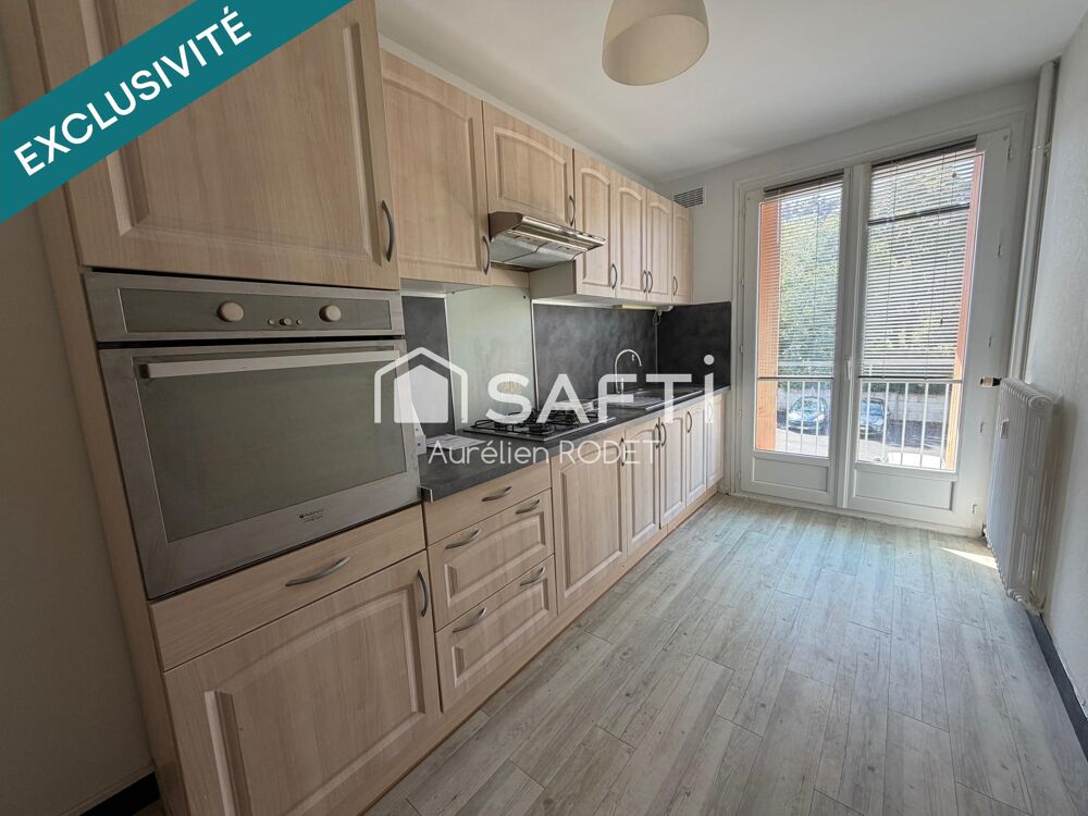 Appartement avec balcon et garage.