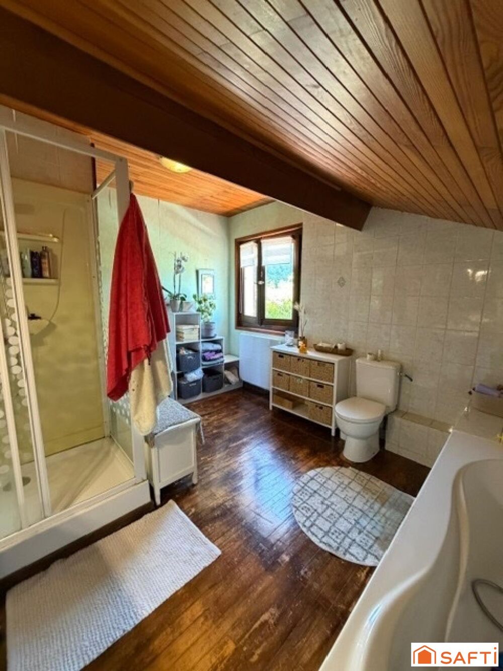 Vente Maison Maison pleine de charme sans vis à vis avec un terrain attenant de 7740 mètres. Vions
