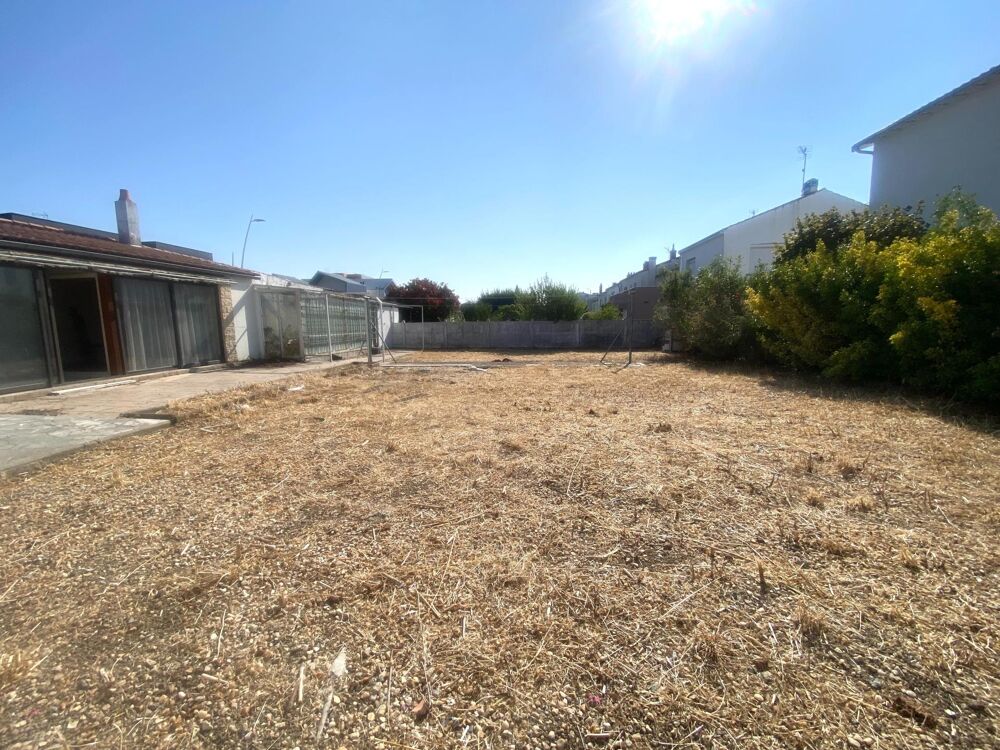 Vente Terrain PLEIN SUD SECTEUR RECHERCHE SUR LA ROCHELLE TERRAIN DE 354 M2 AVEC SON GARAGE ! La rochelle