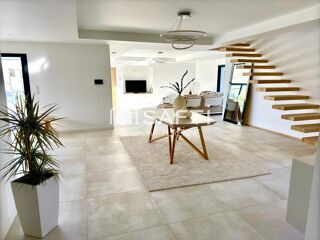  Maison � vendre 6 pi�ces 220 m�