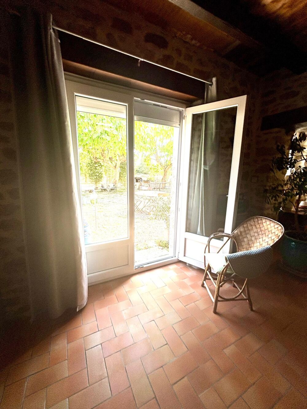 Vente Maison Maison au calme proche de toutes commodités et de la sortie d'autoroute Les grands-chézeaux
