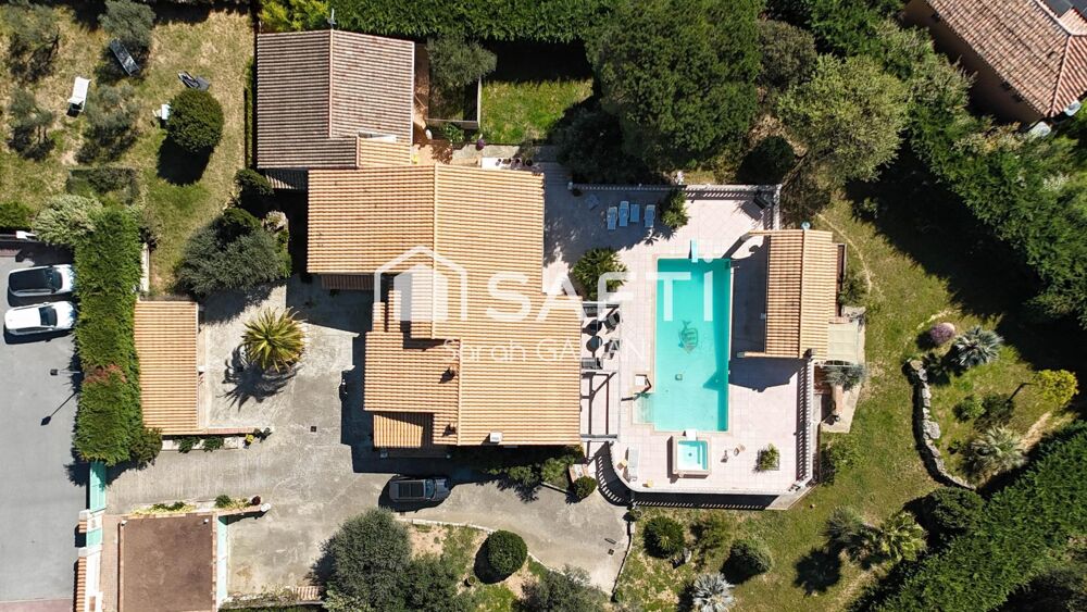 Maison 10 pièces 257 m² · à Roquebrune-sur-Argens · 257 m² · 900 000 €