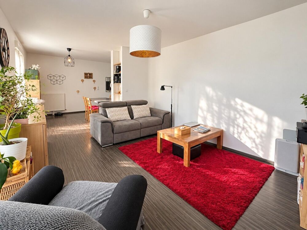 Appartement T3 avec jardin privatif et terrasse à seulement 10 minutes à pied du centre-ville