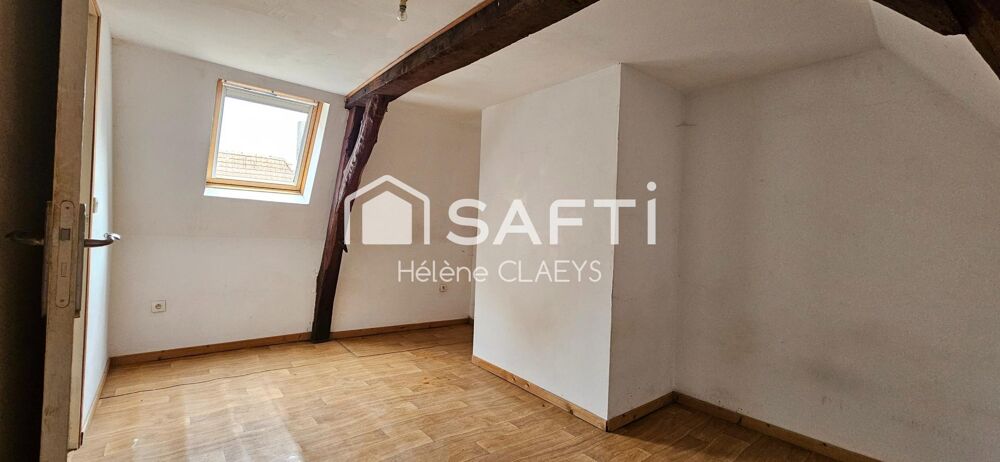 Vente Maison Maison de ville a rénovée, 1 pièce de vie, 2 chambres, 1 bureau, 1 salle de bains et 1 courette. Ideal premier achat ou investis Aire-sur-la-lys