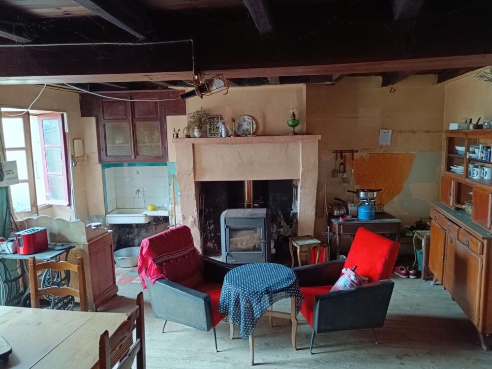 Vente Maison Campagne. Toitures neuves. Fosse septique neuve. Terrain Yviers