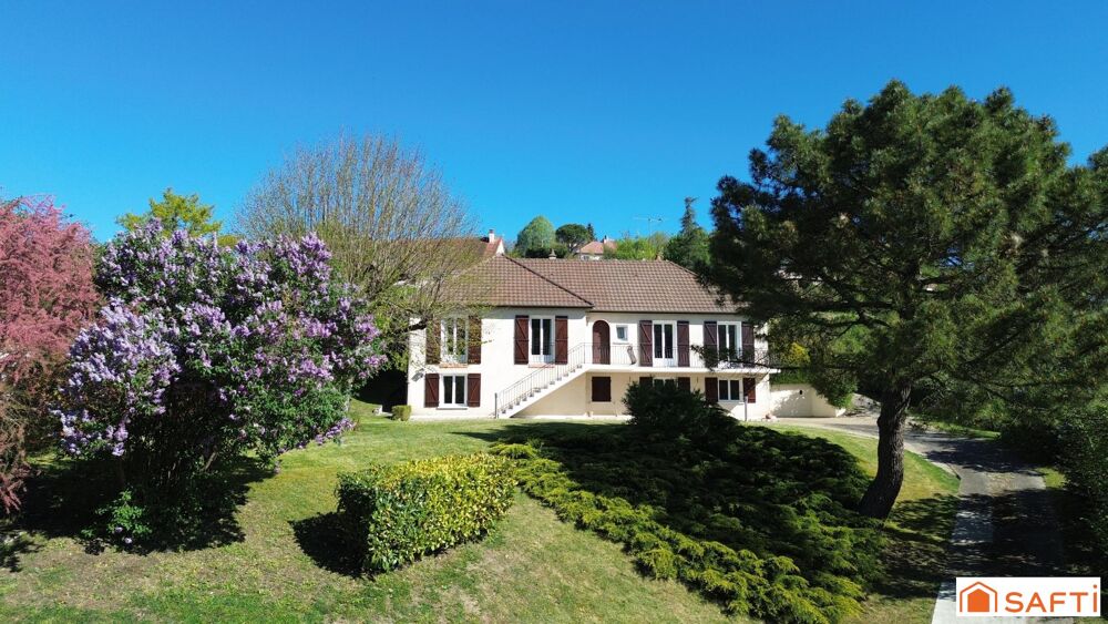 SPACIEUSE MAISON 5 CHAMBRES AVEC PISCINE ET VUE
