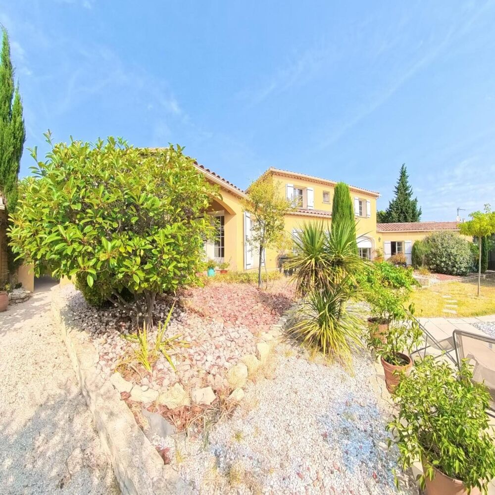 Vente Maison Sur les hauteurs, maison familiale avec piscine Saint-saturnin-les-avignon