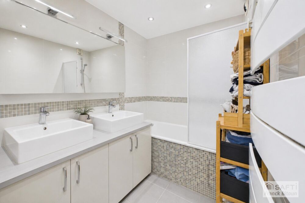 à vendre  Appartement Levallois-Perret (92300)