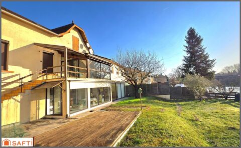   Grande maison familiale proche toutes commodit�s avec vue et acc�s privil�gi� au Lot Maison - 9 pi�ce(s) - 200 m�