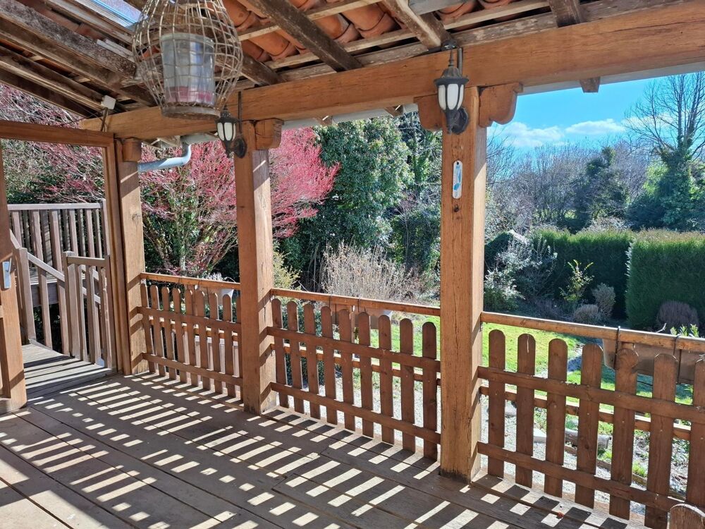 Au coeur d'un superbe environnement , maison avec un gite et piscine !