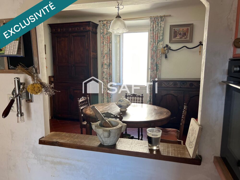 Une belle maison de village avec une âme certaine et beaucoup de charme; bien situé au coeur du village à proximité d e tou