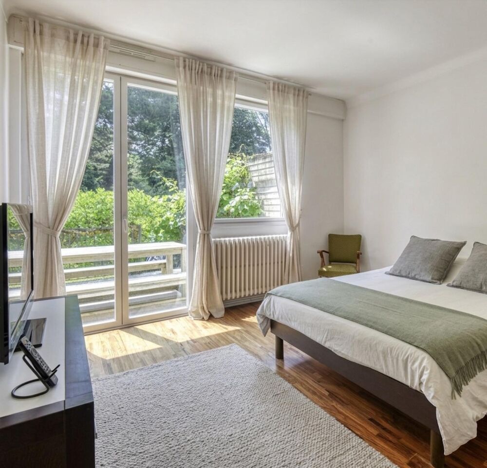 MAISON DEXCEPTION  242 m²  Terrain arboré de 929 m²