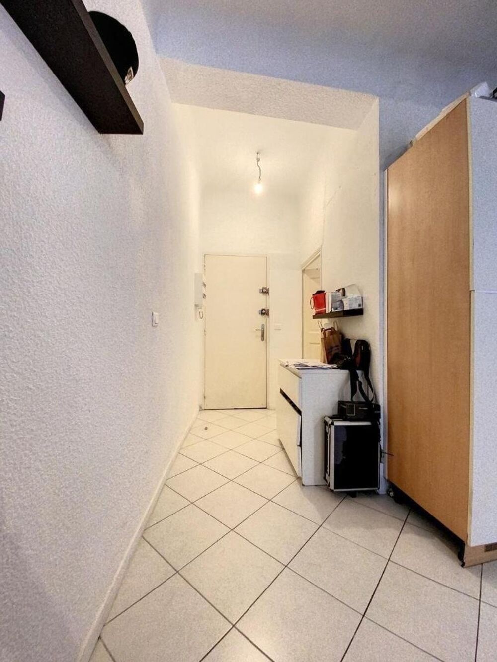 À LOUER  LE STUDIO QUI VA VOUS RÉCONCILIER AVEC LE CENTRE-VILLE DE DRAGUIGNAN