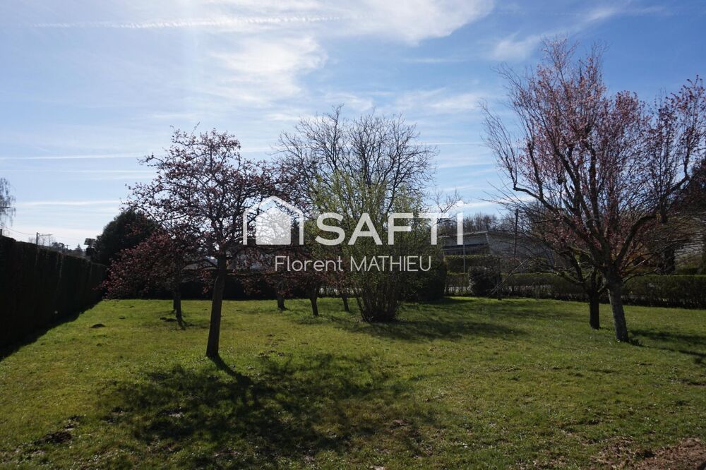 Vente Terrain Terrain Plat, arboré et clôturé de 1050 m² (possibilié de diviser en deux parcelles déjà bornées). Montferrand-le-chateau