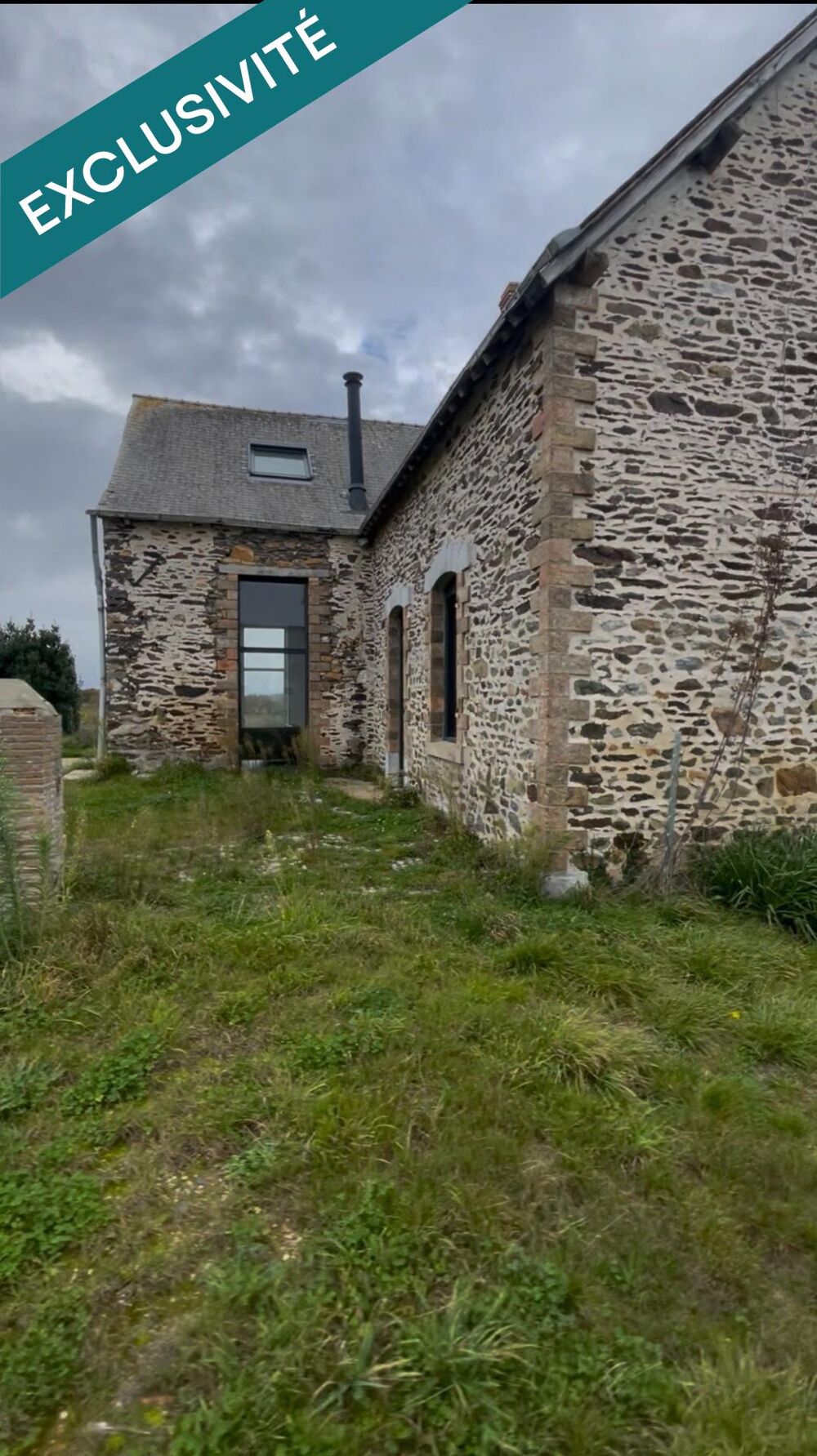Maison traditionnelle rénovée à 100% - 148m2 - Dépendances - terrain de 4,2Ha