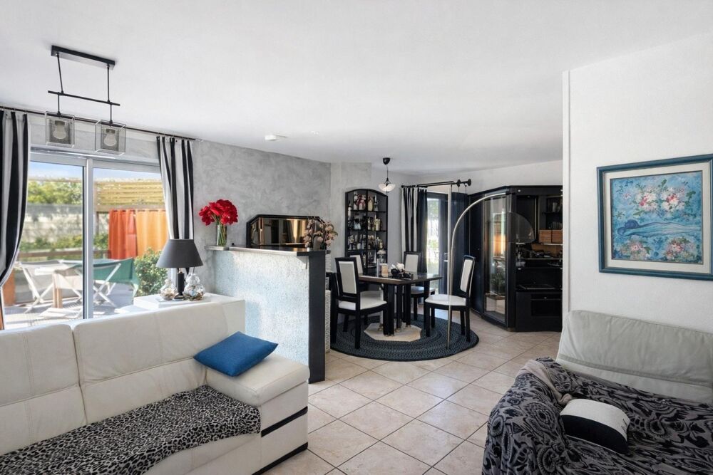 Plain-pied familial, 4 chambres, piscine et double garage : le calme sans compromis.
