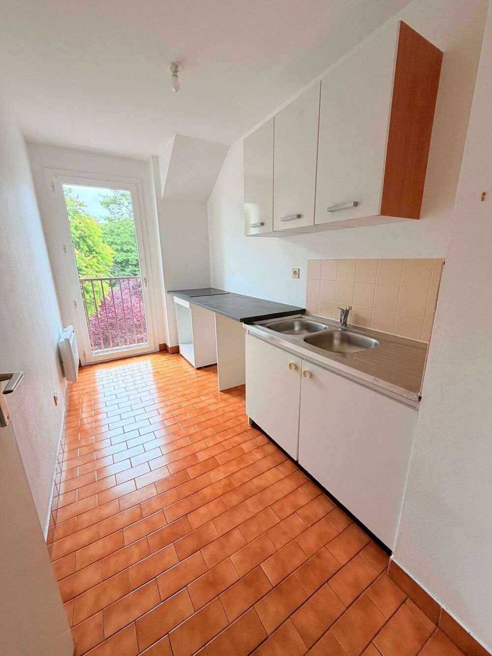 Appartement avec stationnement privatif.