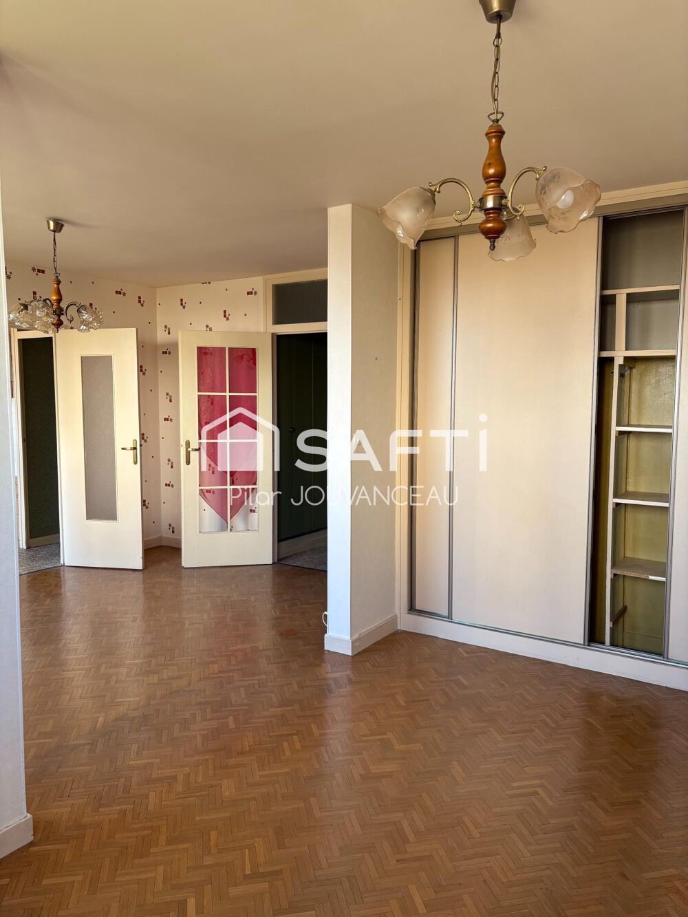 APPARTEMENT T4 - PROCHE VILLE - TRAVERSANT - TRAVAUX ISOLATION EN COURS