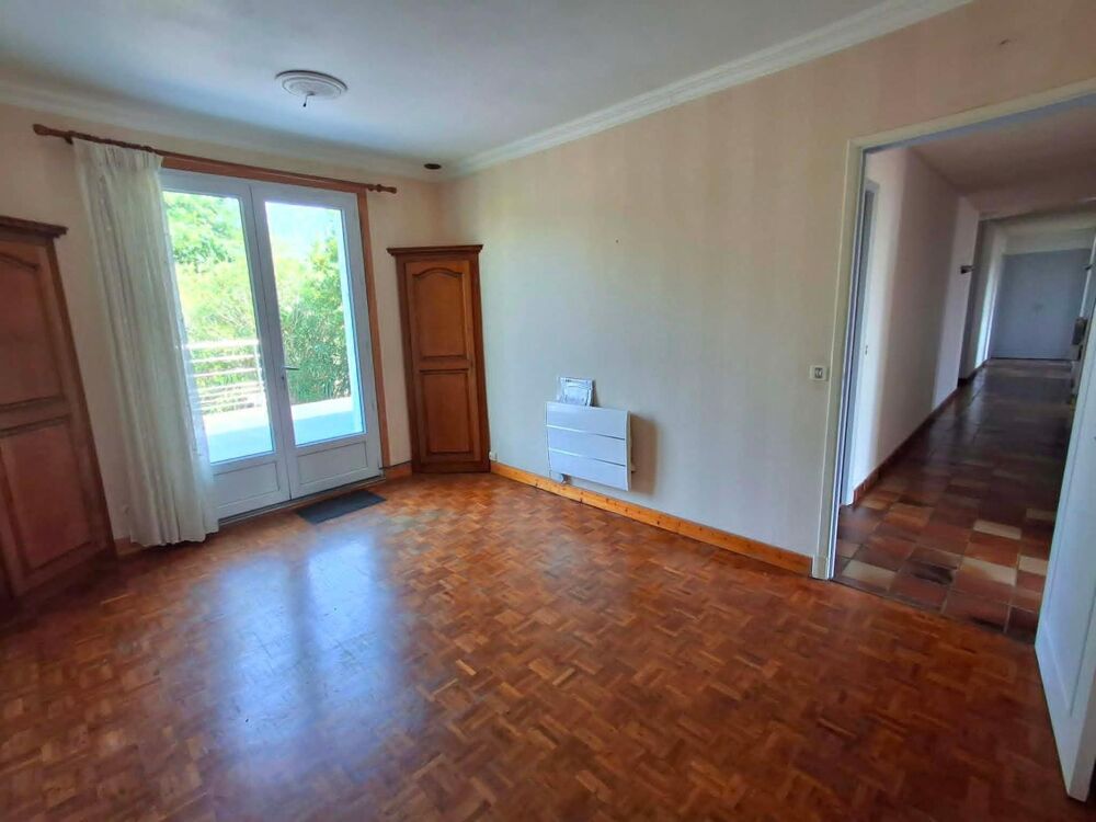Une maison généreuse et agréable à vivre, dans un cadre calme, à découvrir rapidement !