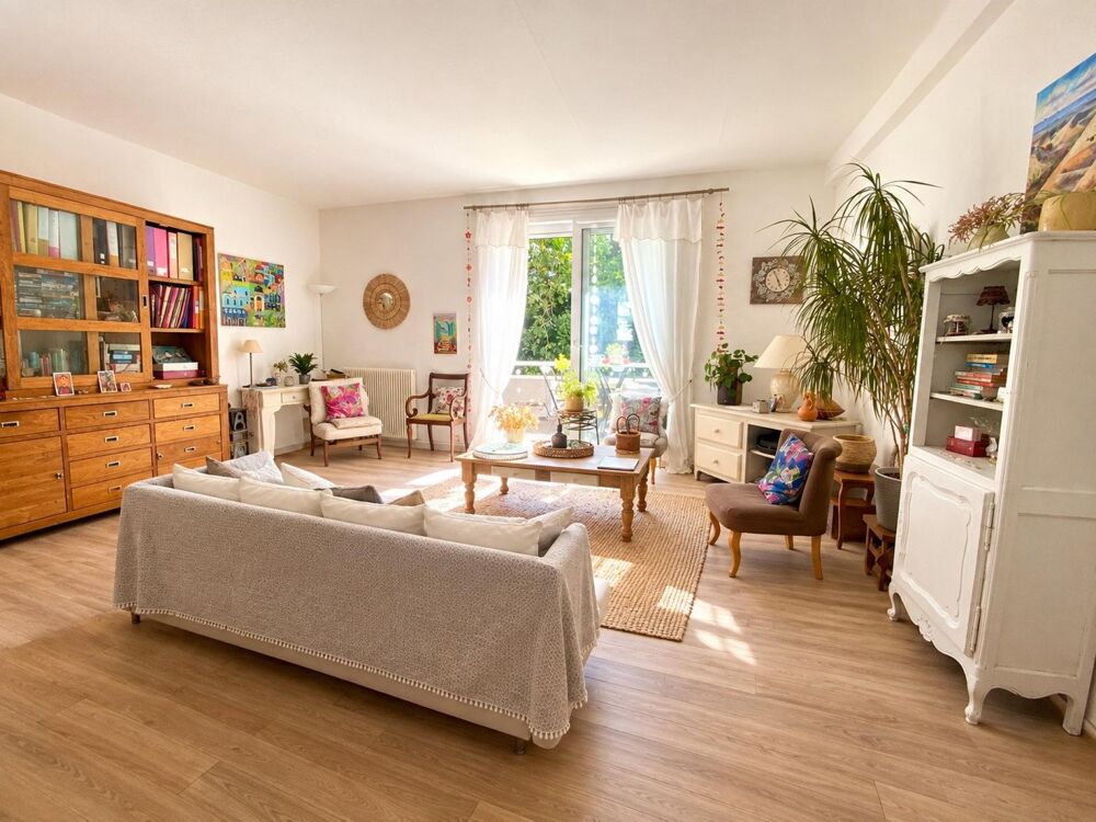Vente Appartement COUP DE COEUR APPARTEMENT AVEC 2 BALCONS ET GARAGE DANS UN ECRIN DE VERDURE A DEUX PAS DE LA MER ET DU CENTRE ! La rochelle